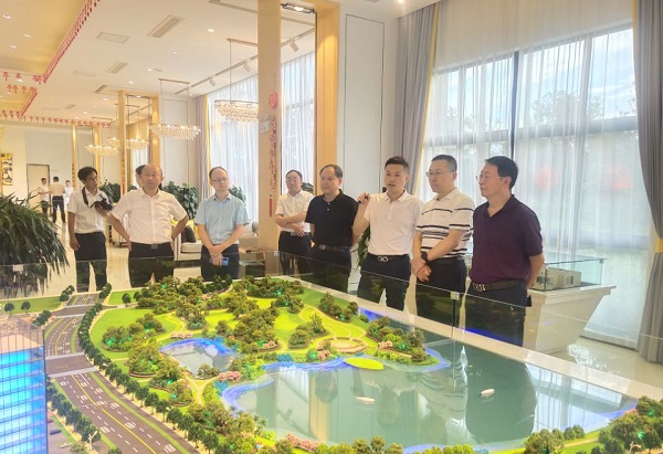馬占文一行調(diào)研徽鹽地產(chǎn)集團(tuán)六安項(xiàng)目