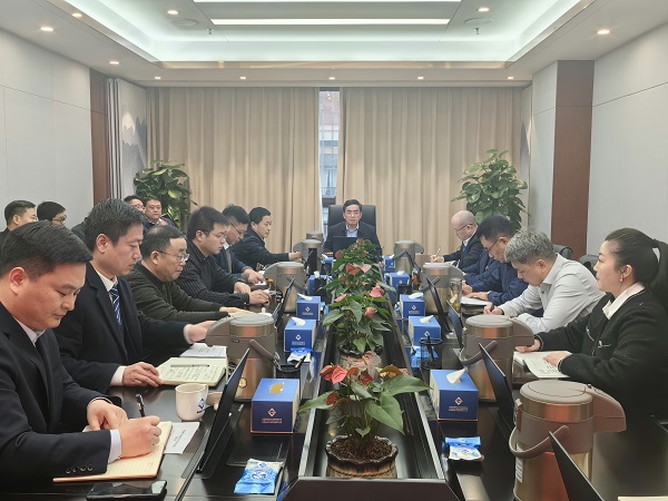 王思軍在省城市更新等三家公司重點(diǎn)工作推進(jìn)會上強(qiáng)調(diào)要以新作風(fēng)、新?lián)?dāng)，實(shí)現(xiàn)新發(fā)展